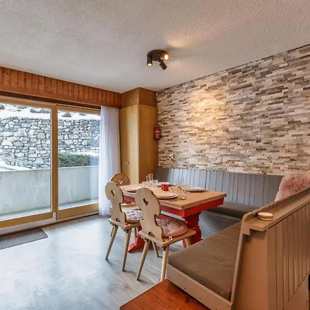 Nev 404 Centrally Located 6 Pax And Garage Apartment