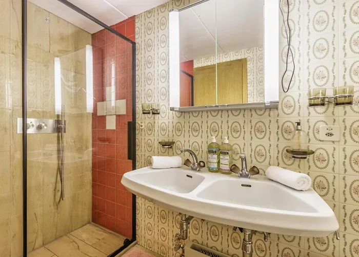 Nev 404 Centrally Located 6 Pax And Garage