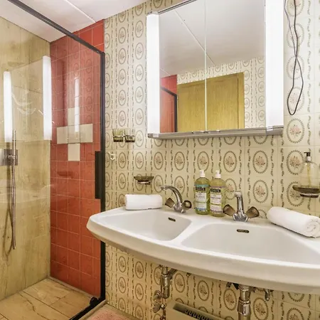 Nev 404 Centrally Located 6 Pax And Garage